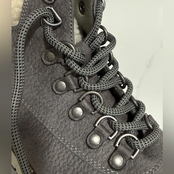 White Mountain Cozy Boots winter ankle booties Gray Like New - Picture 6 of 10